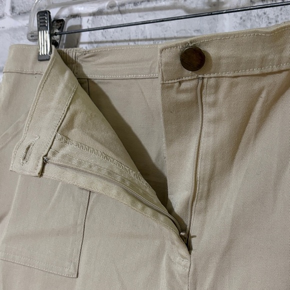 Tradition women’s Classic Tan Cargo Pants, size 14p petite - Picture 3 of 8